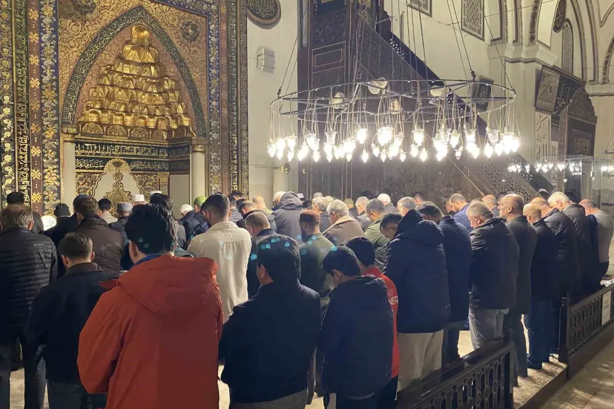 Bursa’da Muhsin Yazıcıoğlu için Ulucami’de mevlid okutuldu, helva ikram edildi