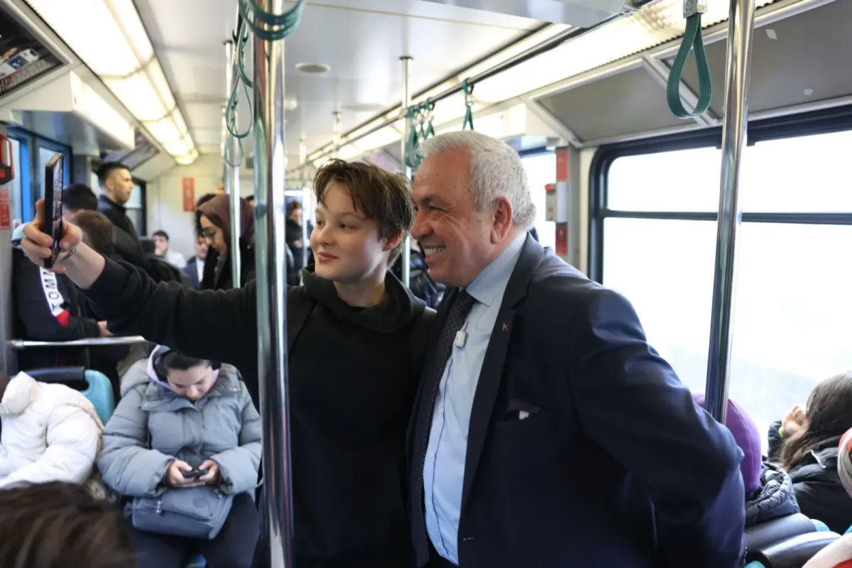 Başkan Özdemir, BursaRay’da Vatandaşlarla Yolculuk Etti