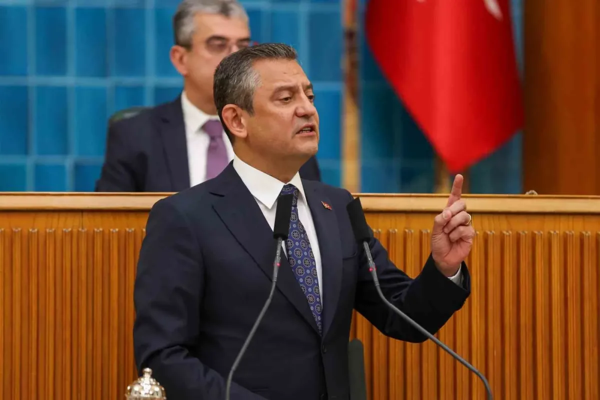 Özel'den gözaltı görüntüleri için dikkat çeken sözler