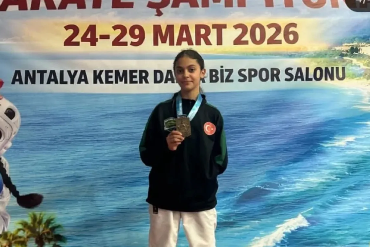 Zeynep Yaşar, minikler karate şampiyonasında Türkiye birincisi