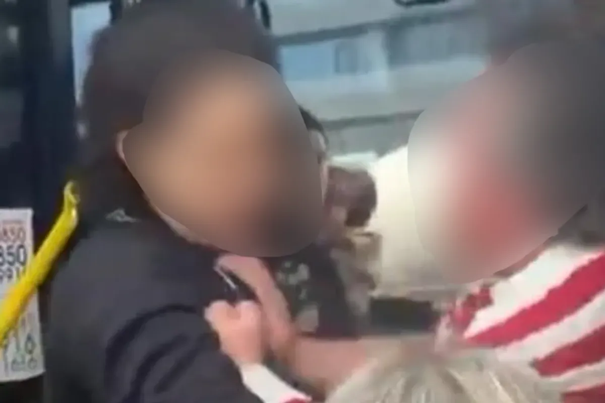 Otobüste kadın, şoförün kolunu ısırdı!