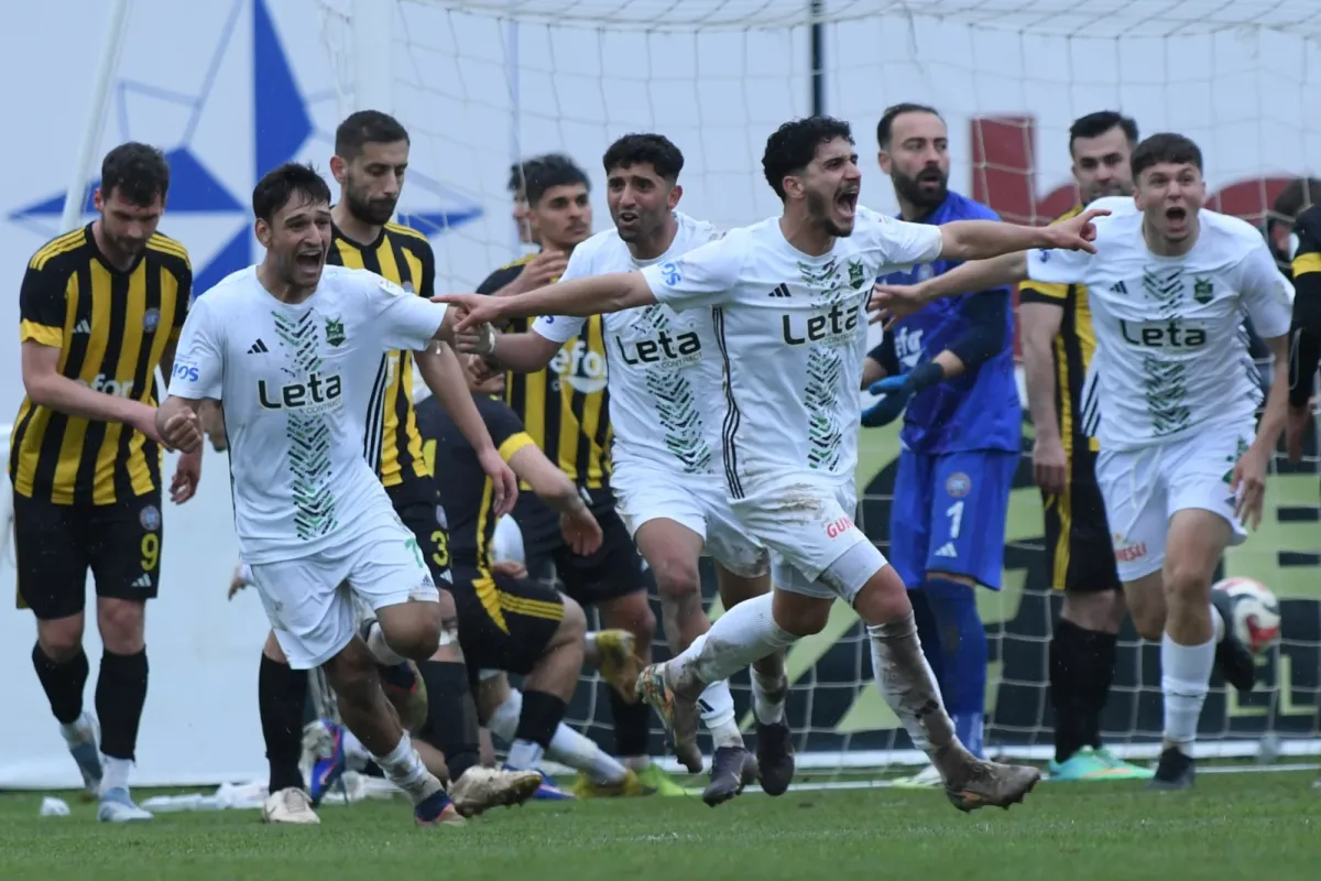 Kafkasspor'da şampiyonluğa 3 kaldı