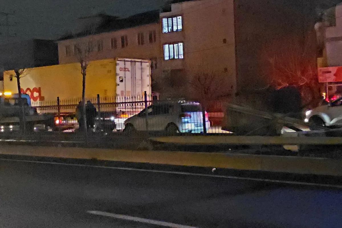 Kontrolden çıkan araç ortalığı savaş alanına çevirdi