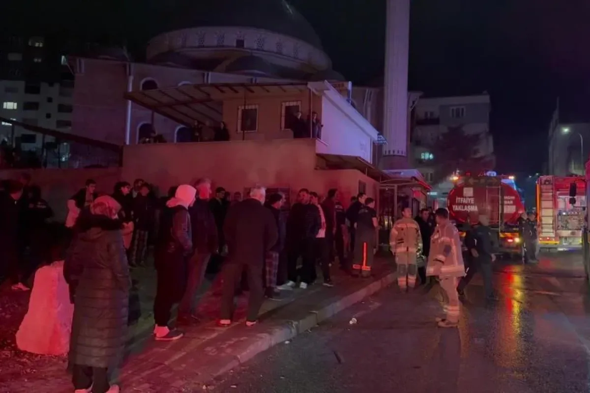 Gece yarısı depoda yangın çıktı!