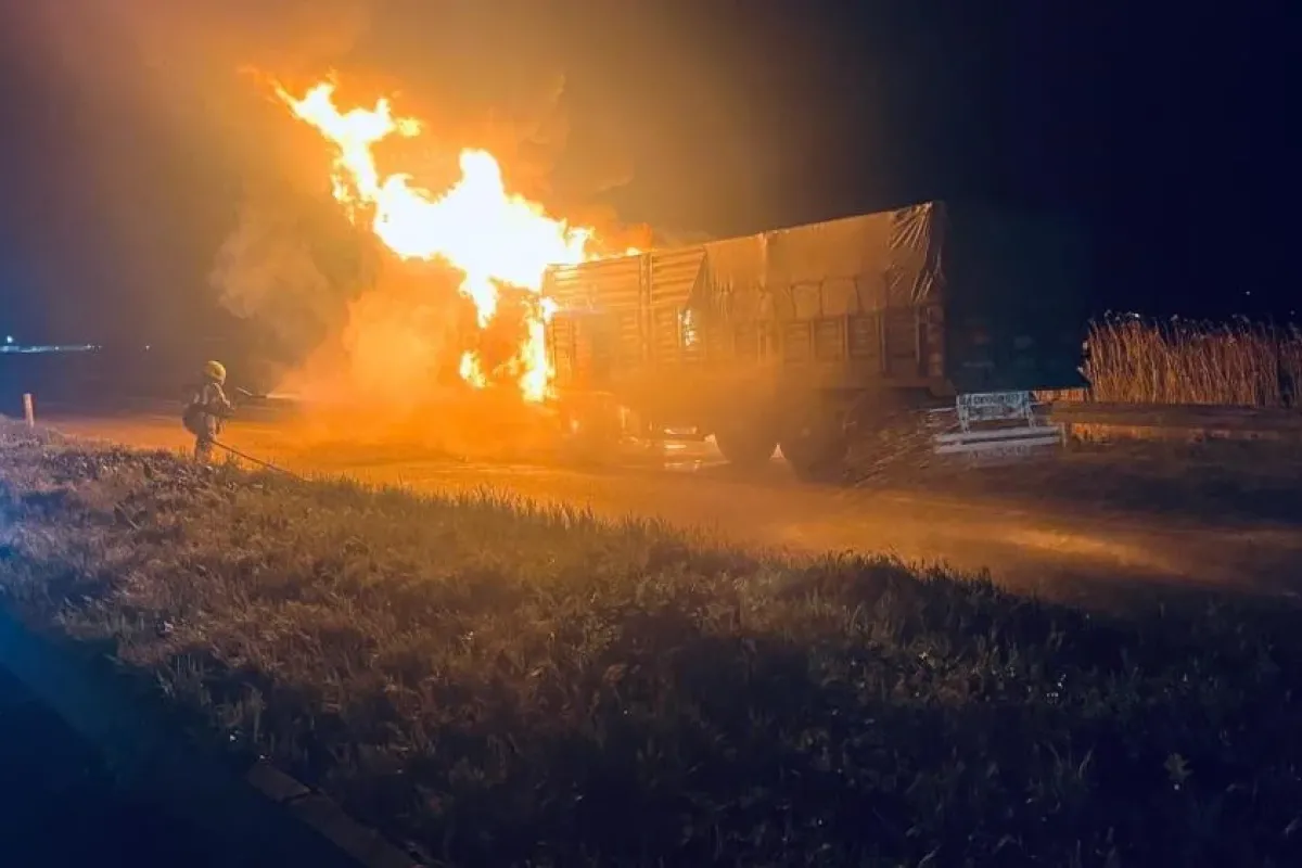 Tır yangını Bursa yolunu kapattı