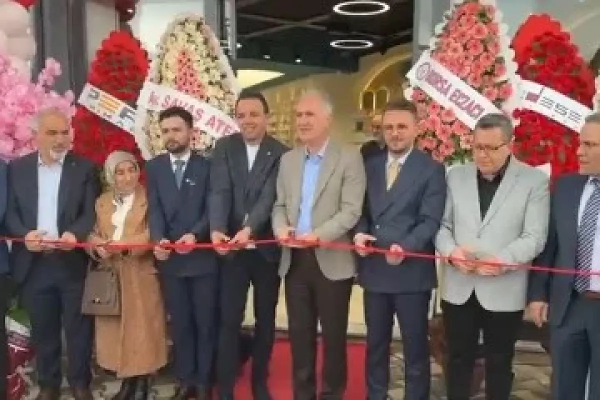 İnegöl'de Zincir Eczane açılışı yoğun katılımla gerçekleşti