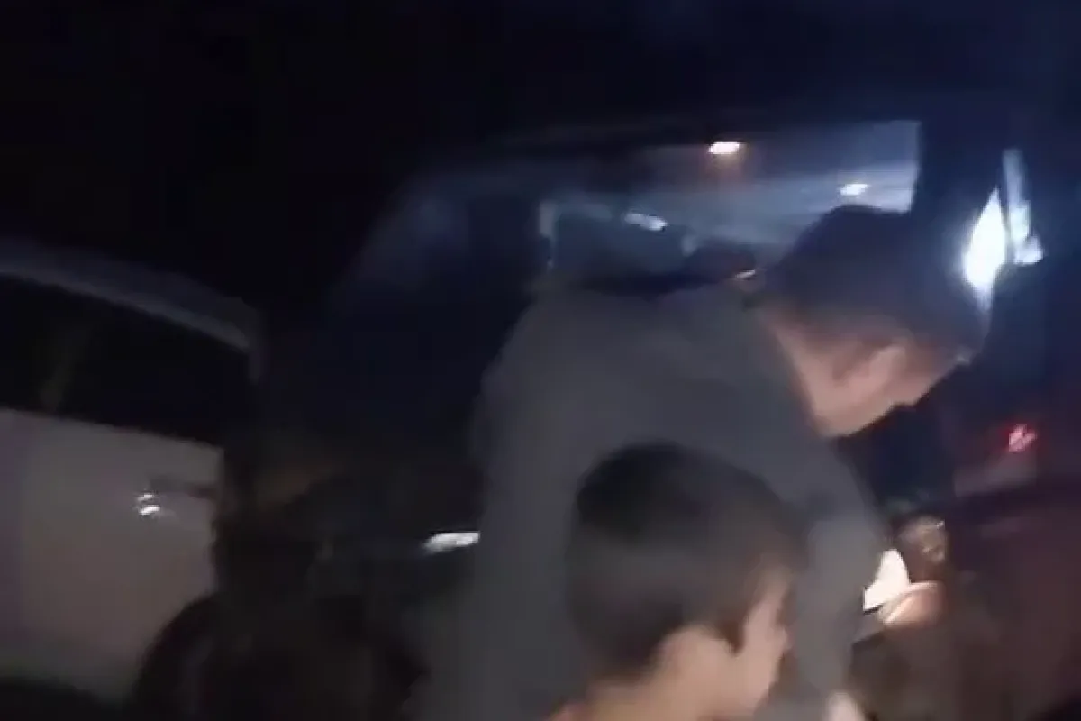 Bursa’da yamaçtan kopan kayalar, araçların üzerine yağdı