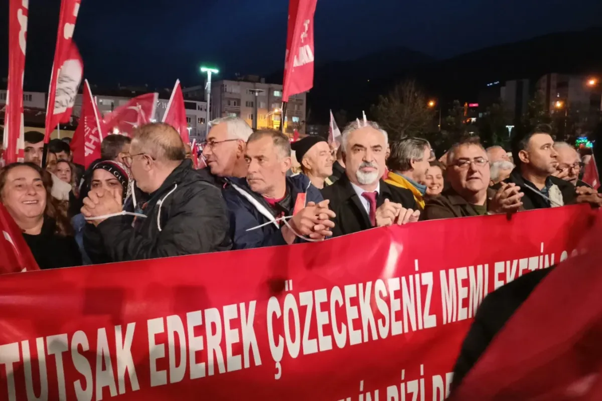 CHP İnegöl’den kelepçeli protesto! “Gelin bizi de alın”