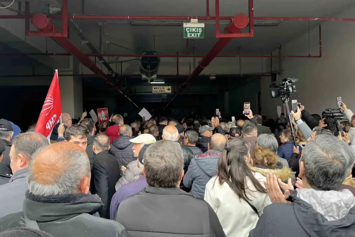 Bursa Büyükşehir Belediye Meclisi’ndeki seçim öncesi gerginlik yaşandı