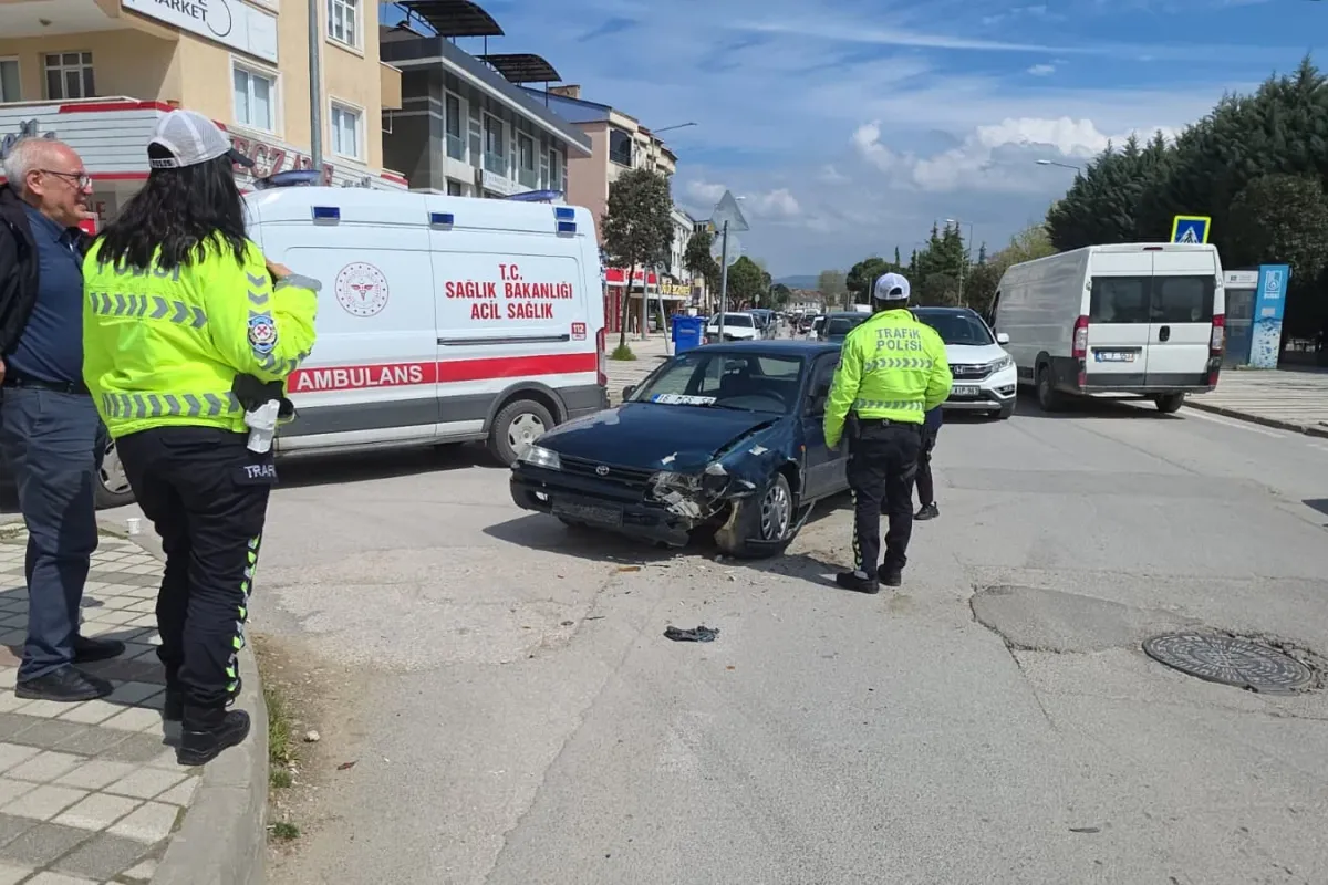 Hastane kavşağında korkutan kaza!