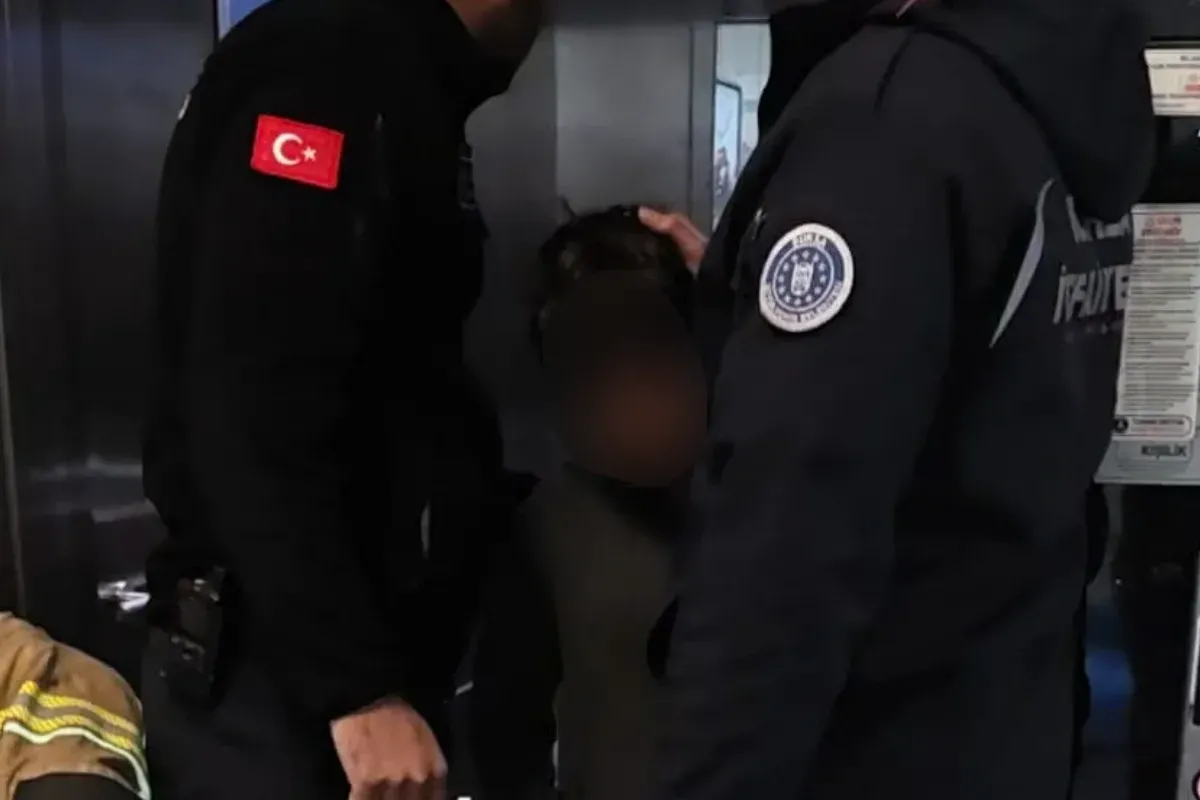 İnegöl Devlet Hastanesinde küçük çocuk asansörde mahsur kaldı!