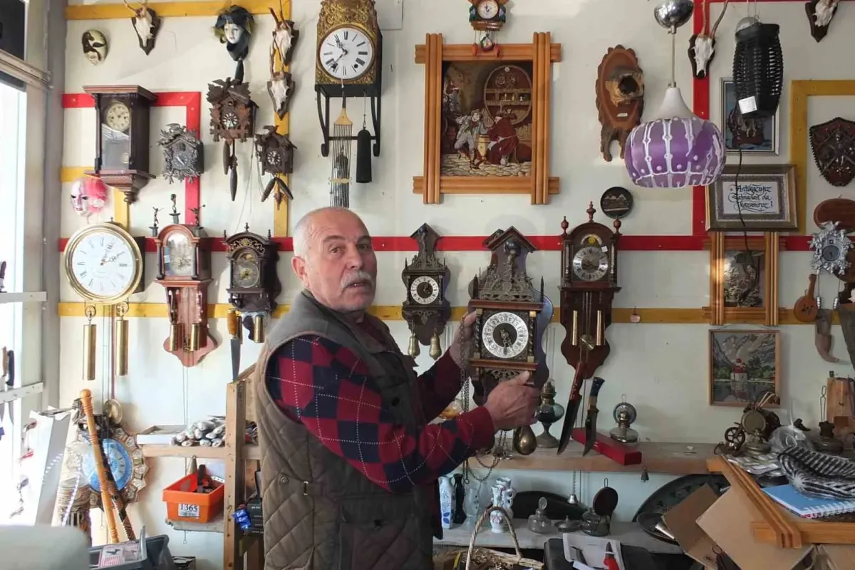 Makine teknisyenini eski merakı saat koleksiyoneri yaptı