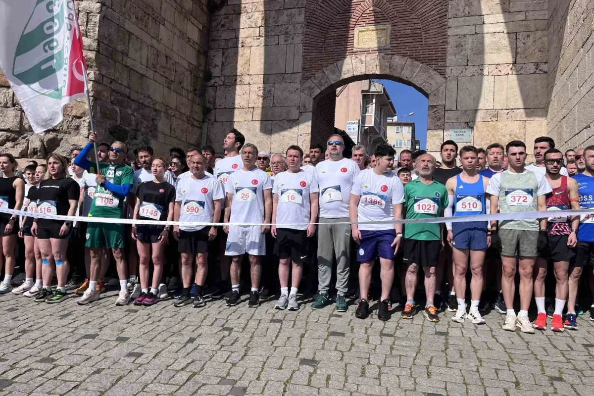 Bursa’da 18. Uluslararası Osmangazi Tarihi Kent Koşusu gerçekleştirildi