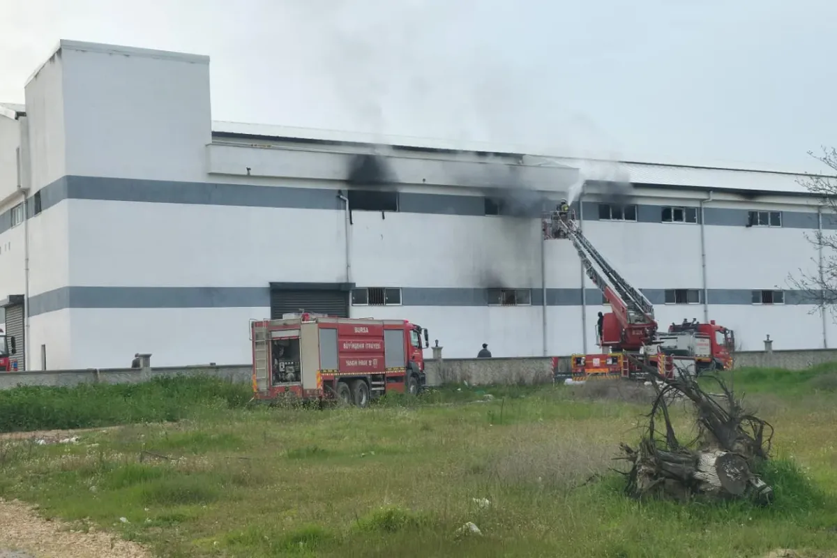 İnegöl’de mobilya fabrikasında yangın