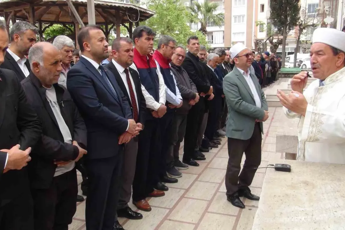 İmamın titreyen sesiyle konuşması duygulandırdı