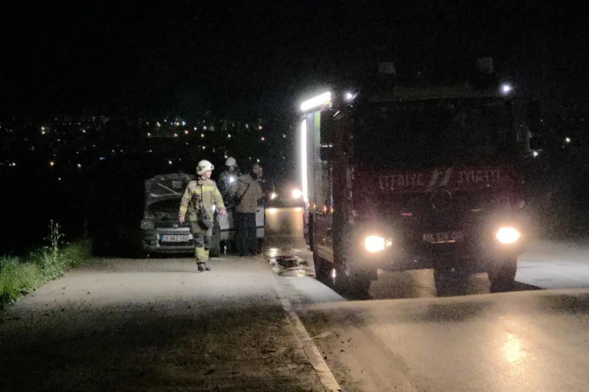 Akhisar Mahallesi'nde seyir halindeki otomobil yandı