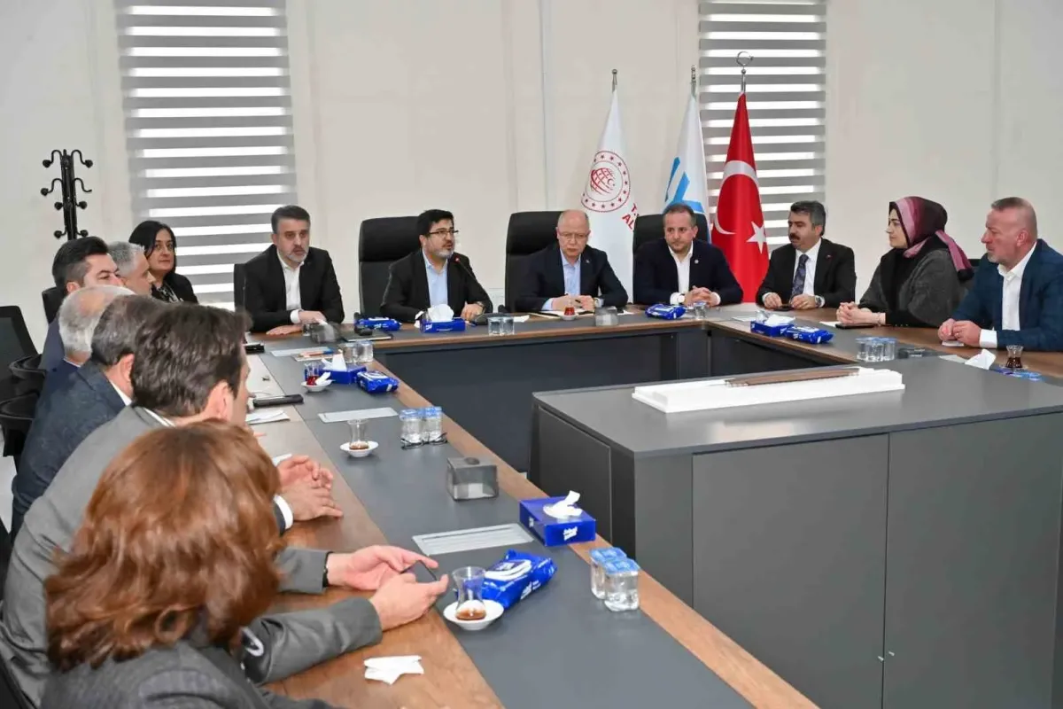 Bursa’da yüksek hızlı tren hattının 2026 sonunda hizmete alınacağı açıklandı