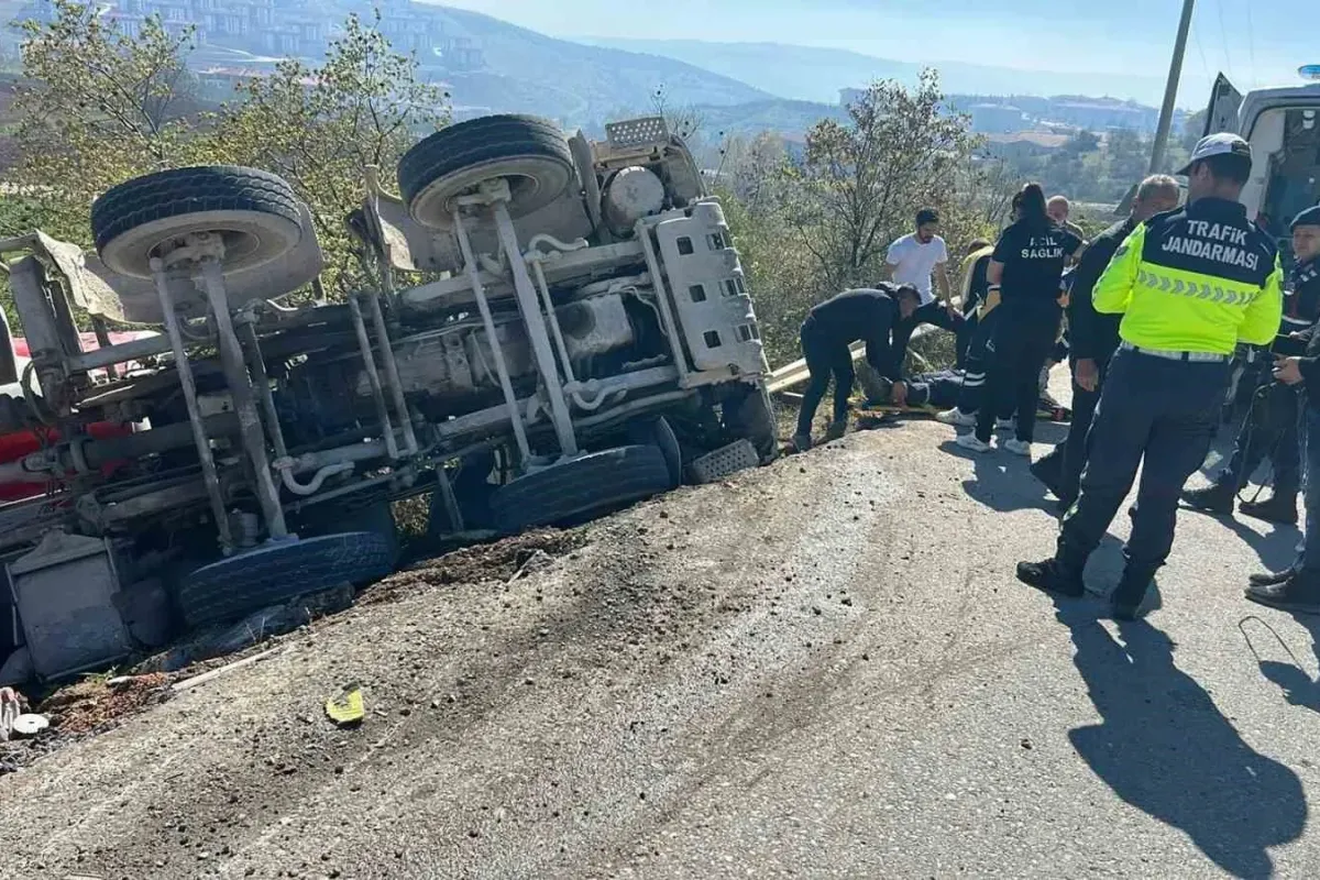 İnegöl’de beton mikseri şarampole yuvarlandı