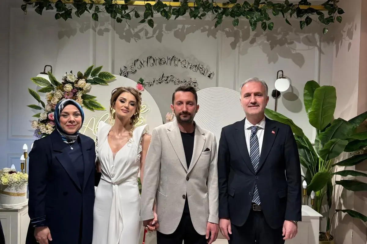 Genç Çiftin Nişan Törenine Alper Taban ve Eşi de Katıldı