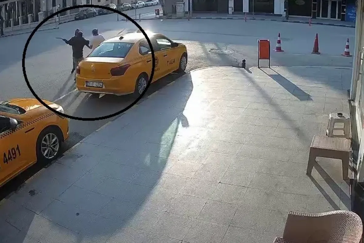 Satırla önüne gelene saldırdı! 3 kişi yaralandı