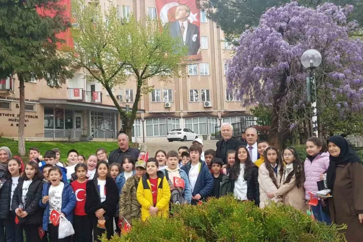 Miniklerden yürek ısıtan 23 Nisan kutlaması