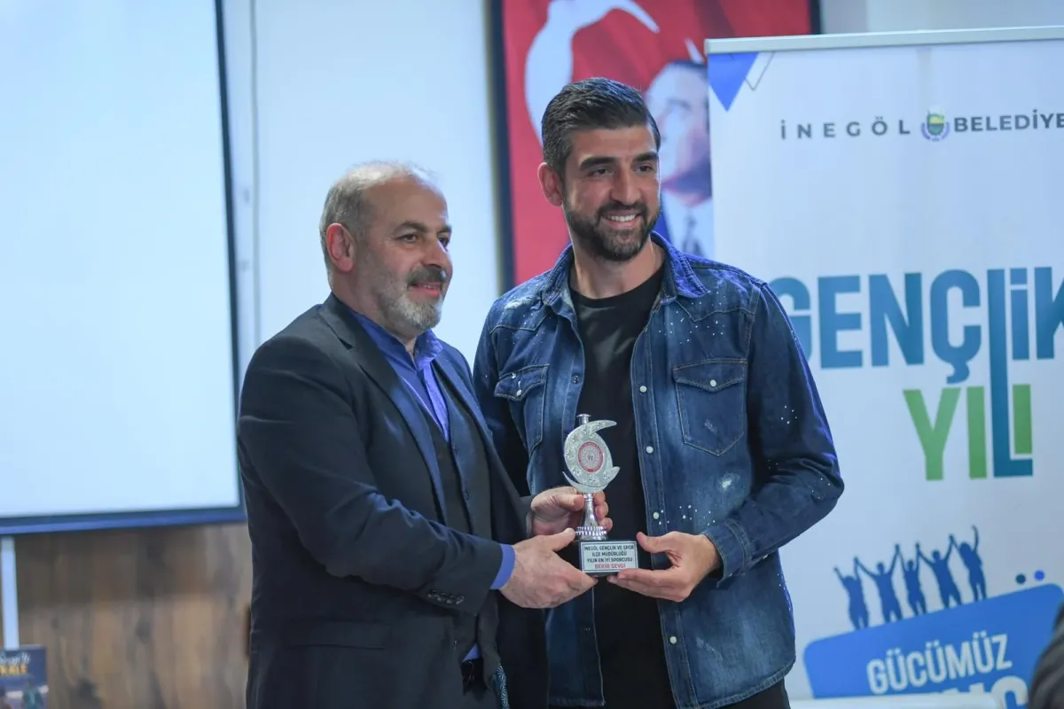 İnegölspor kalecisi Bekir Sevgi yılın sporcusu seçildi