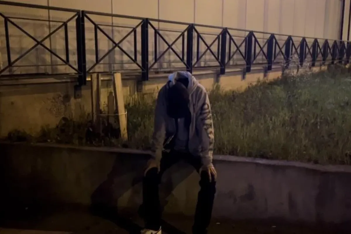 Duvara oturup hüngür hüngür ağladı! İşte nedeni