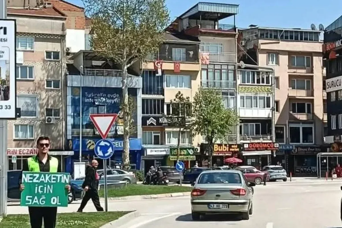 İnegöl’de öğrencilerden yaya geçidi ve trafik farkındalığı
