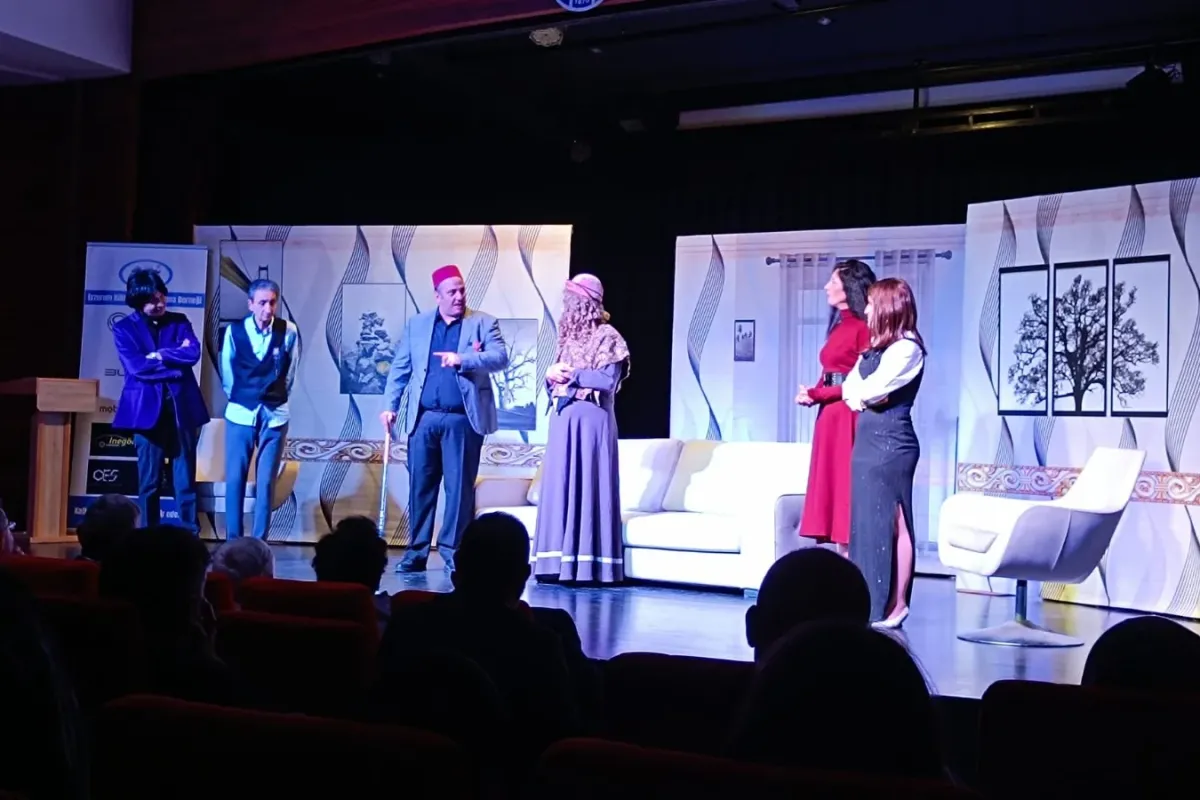 İnegöl’de sahnelenen Kılıbık Hayrullah yoğun ilgi gördü