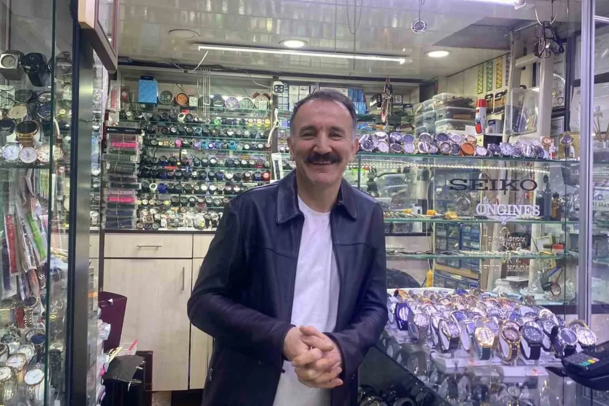 Bu ustalar saatleri yeniden ayarlıyor