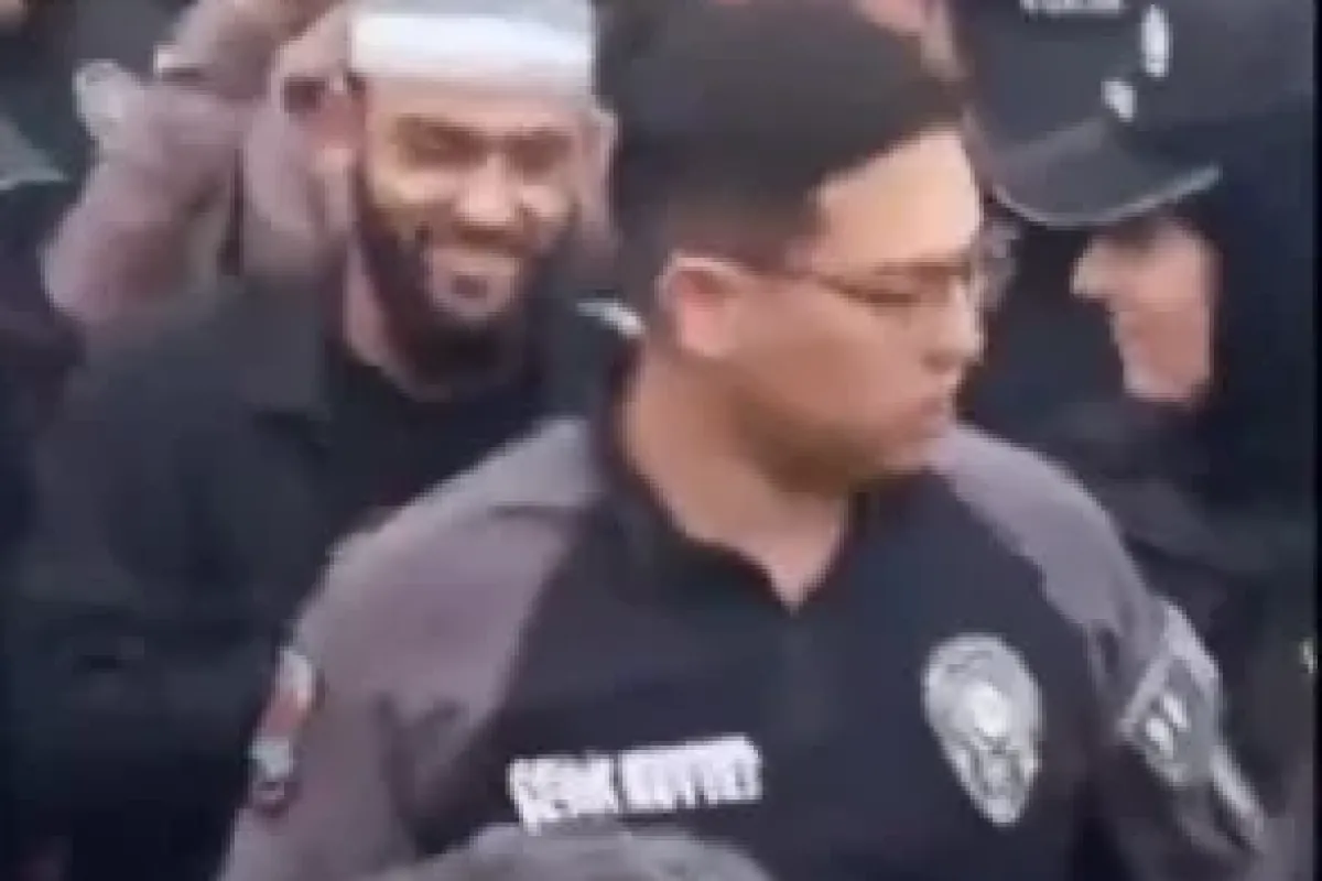 Viral ilahiyle tanınan Celal Karatüre'den tepki çeken görüntü