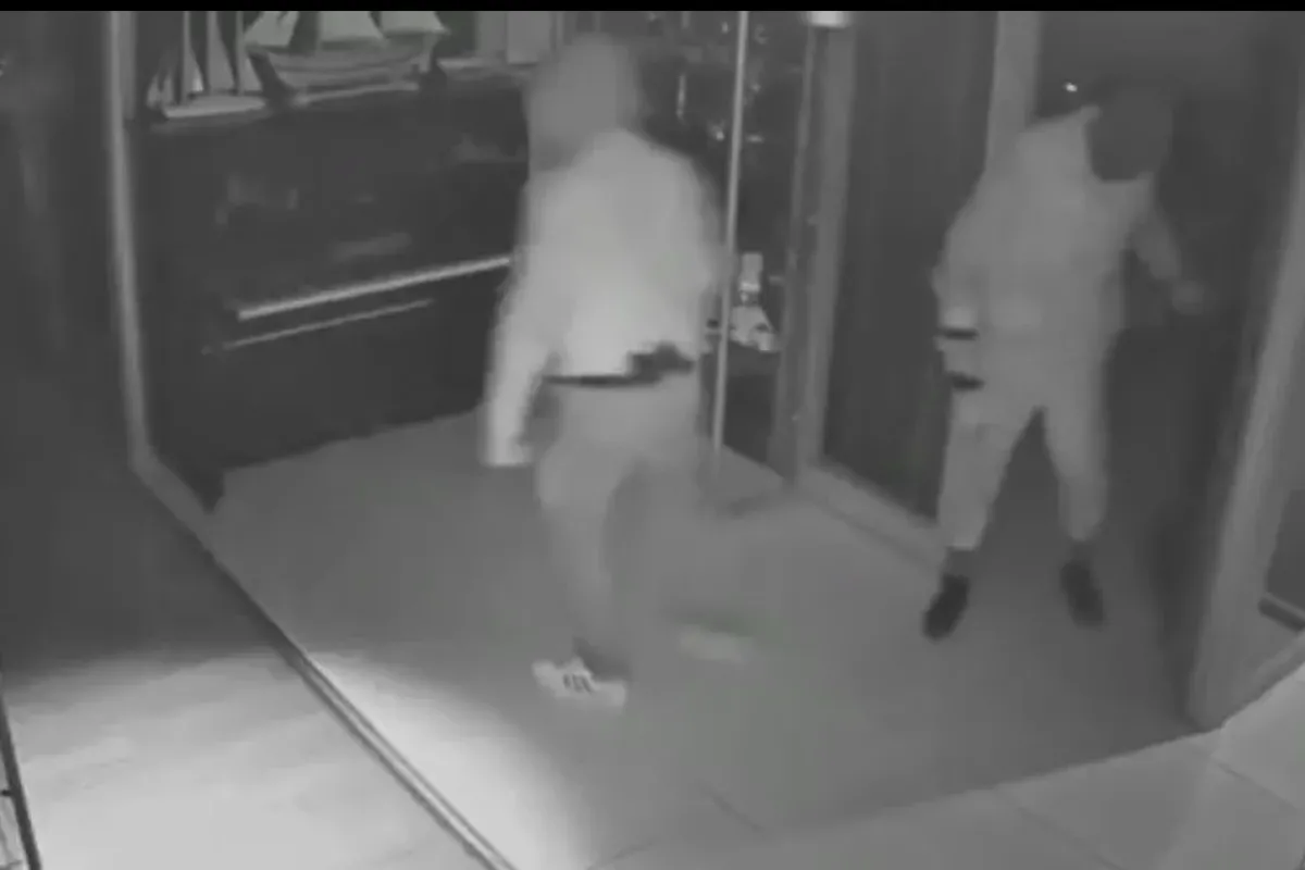 Maskeli beşler girdikleri işletmelerde çelik kasaları böyle patlattı...