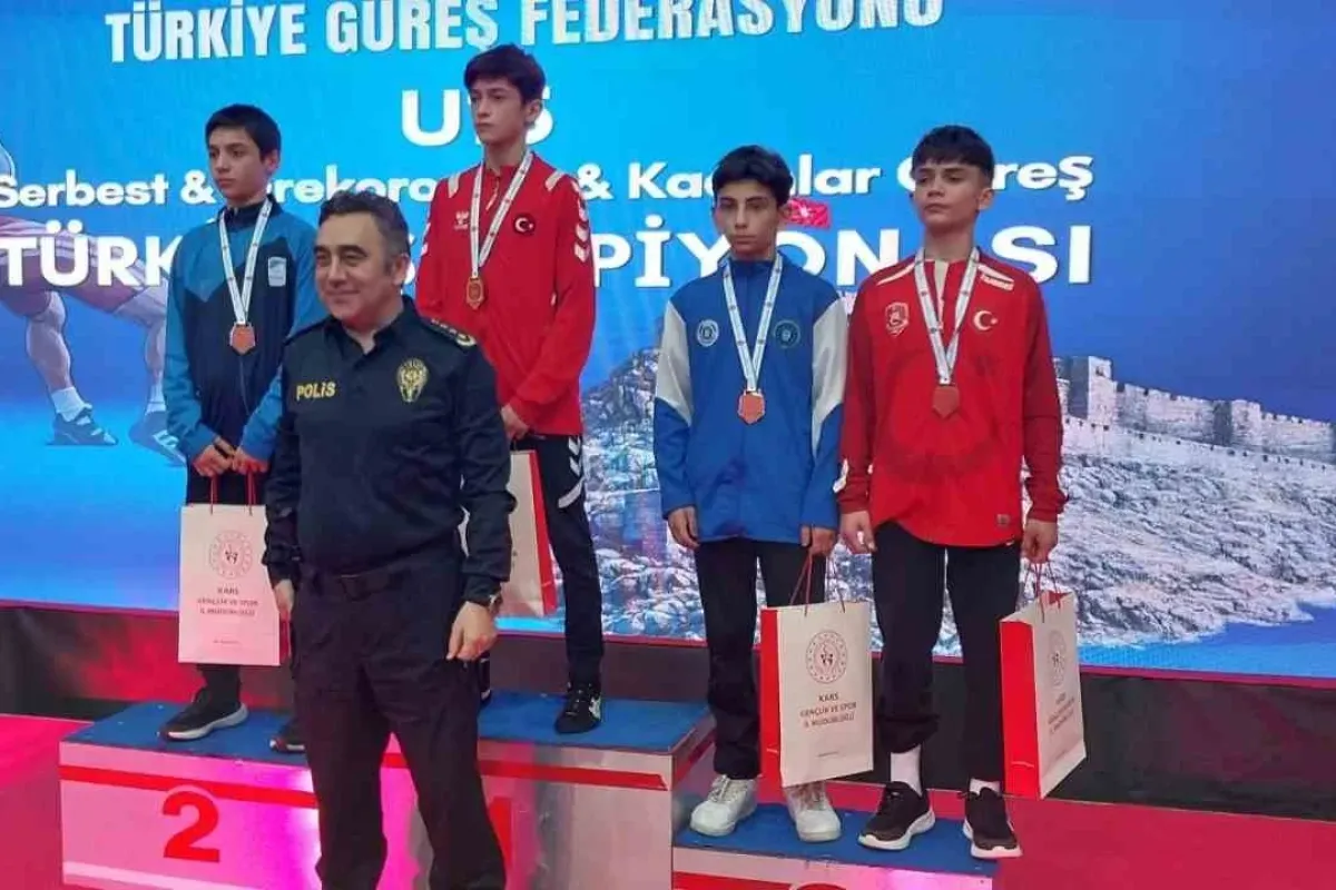 Bursa Büyükşehir Belediyesporlu güreşçiler Türkiye Şampiyonası’nda 3 madalya kazandı