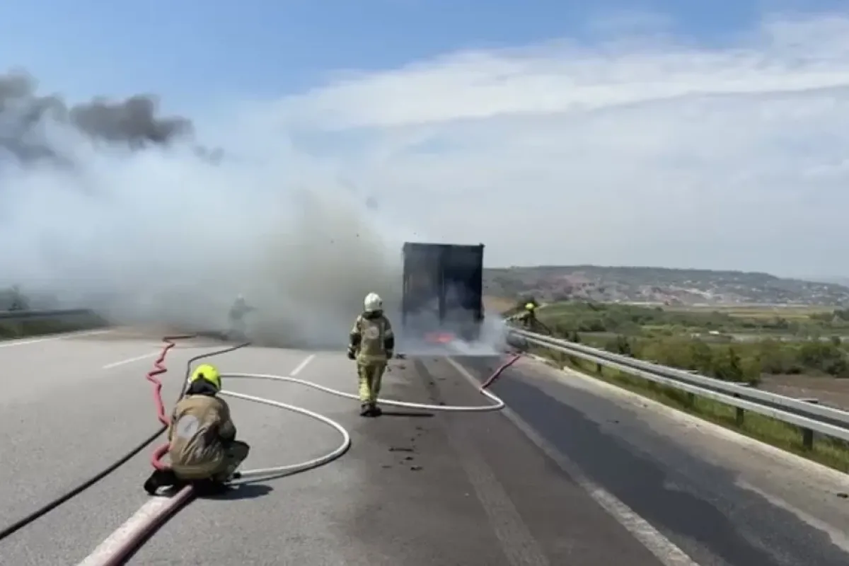 Bursa gişelerde yanan tır küle döndü