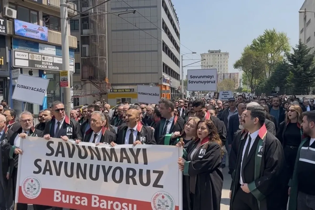 Hukuk camiası Bursa’da  genç avukat için adalet yürüyüşü düzenlendi