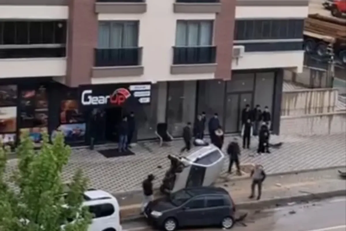 Bursa’da kontrolden çıkan otomobil takla attı
