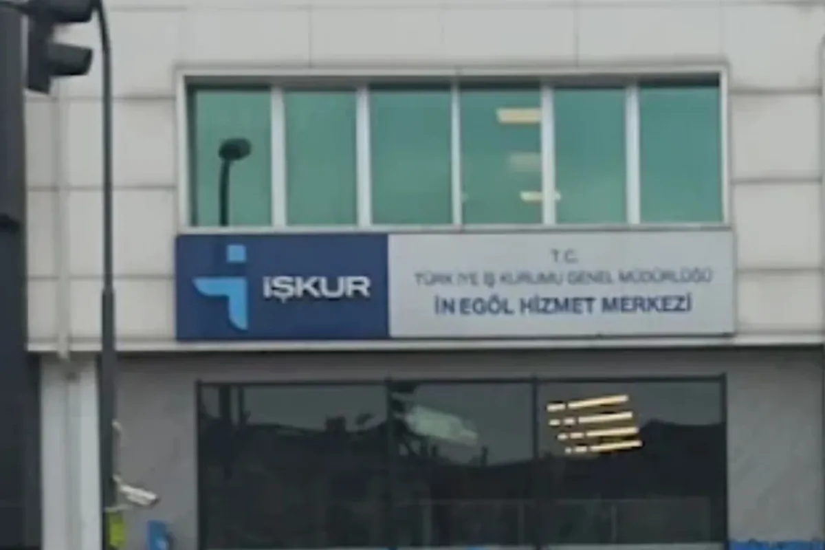 İnegöl İŞKUR binasında çatlama paniği: Personel ve vatandaşlar tahliye edildi