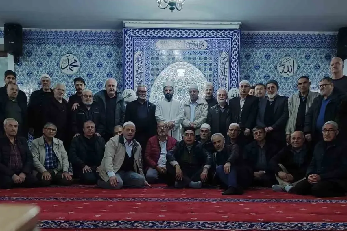 Suriyeli Abdülkerim Ömer’e cami cemaatinden anlamlı uğurlama