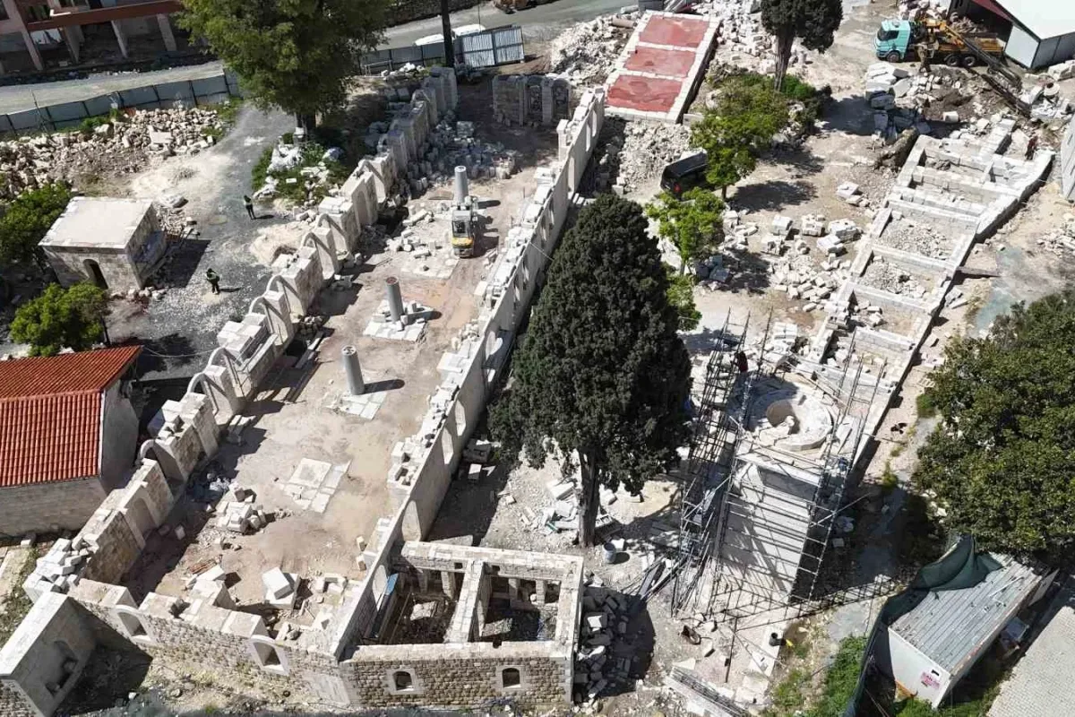 Depremde zarar gören Kahramanmaraş Ulu Camii ibadete açıldı, Antakya Ulu Camii de vatandaşla buluşacağı günü bekliyor