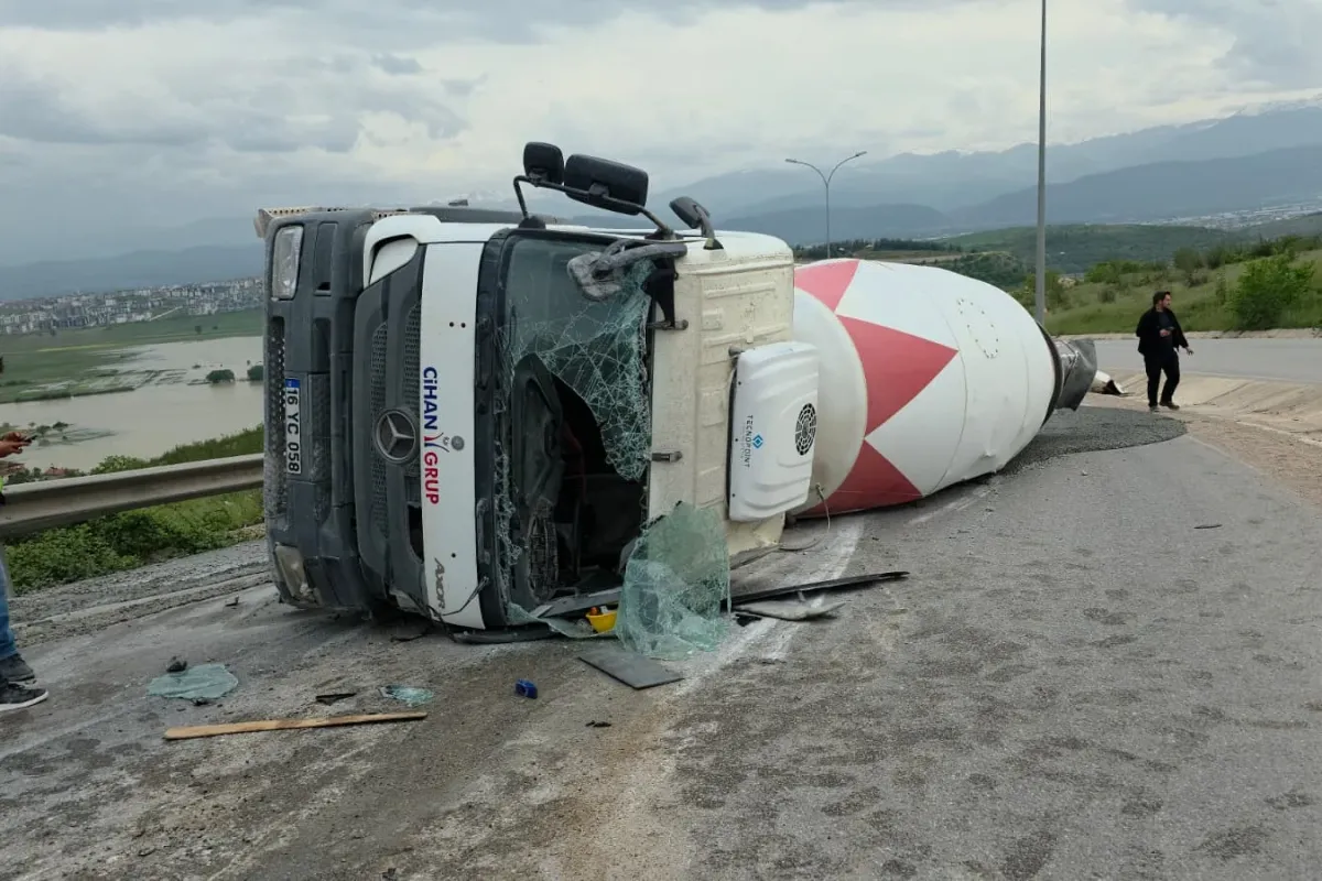 İnegöl'de sürücüyü kurtarmak için seferber oldular!