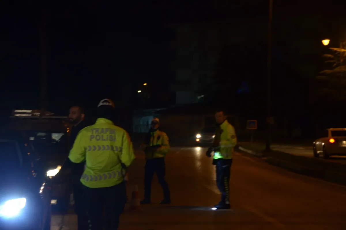 İnegöl’de gece trafik uygulamasında çok sayıda ceza yazıldı