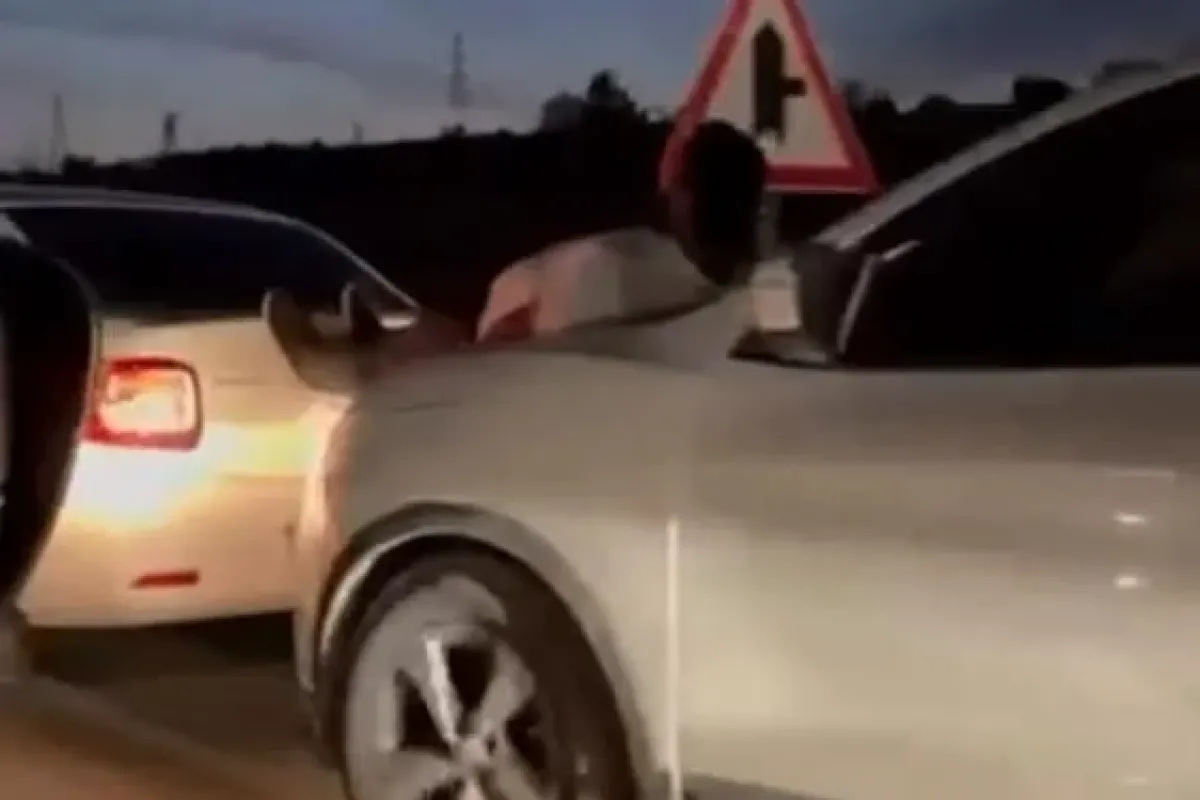İnegöl yolunca halat bulamayınca insanla çektiler!