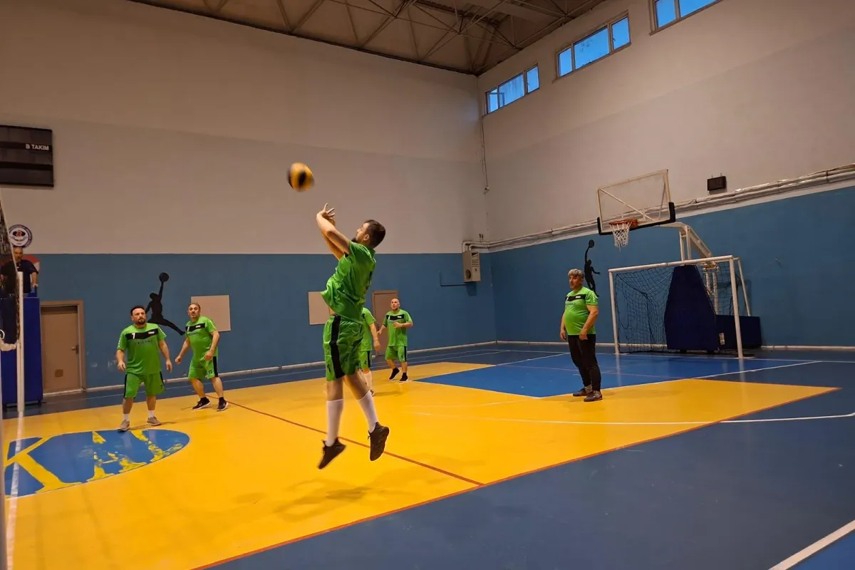 13. İSKO Geleneksel Voleybol Turnuvası coşkuyla başladı