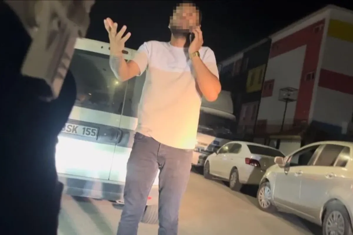 Alkollü sürücüden polisi görünce ilginç hamle