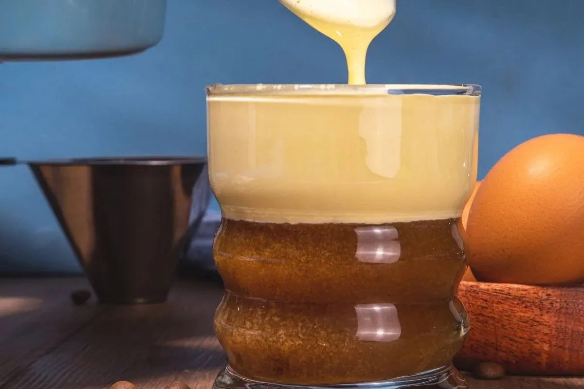 Yumurtalı kahve nedir, nasıl yapılır, neden viral oldu?