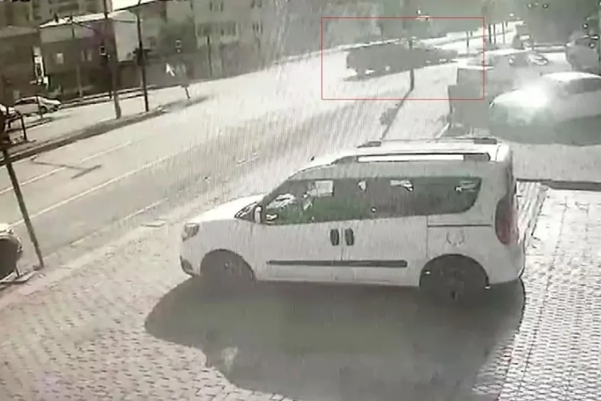Kavşakta kırmızı ışık kazası kamerada