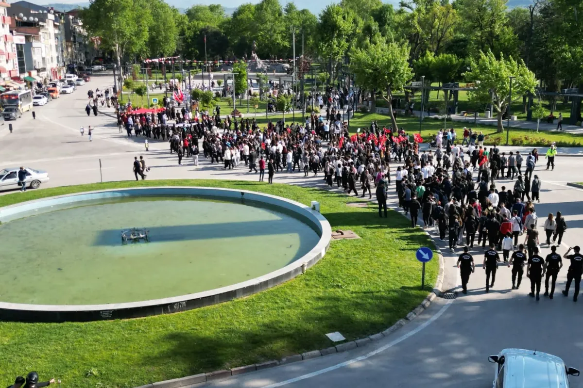 İnegöl’de 19 Mayıs Coşkusu Gençlik Yürüyüşüyle Başladı