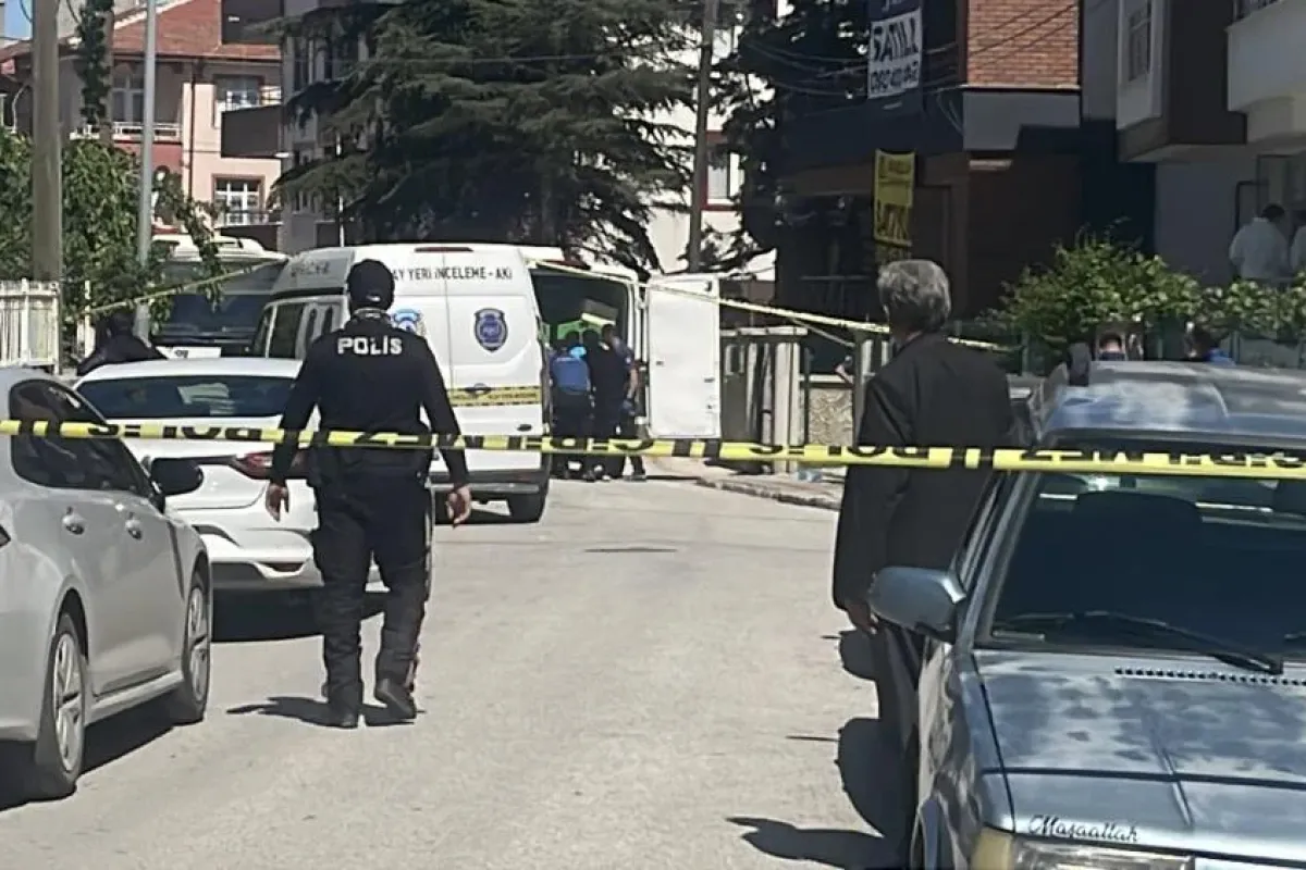 Hukuk öğrencisi anne-babasını öldürdü
