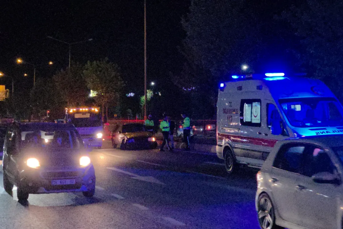İnegöl D200 karayolunda 3 aracın karıştığı kaza: 1 yaralı