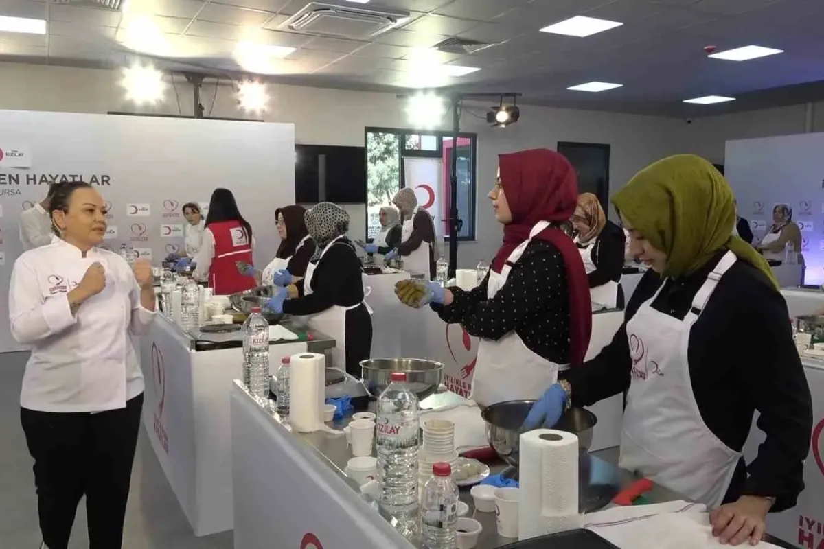 Türk Kızılay’ın "iyilikle pişen hayatlar’ atölyesi Bursa’da kadınlarla buluştu